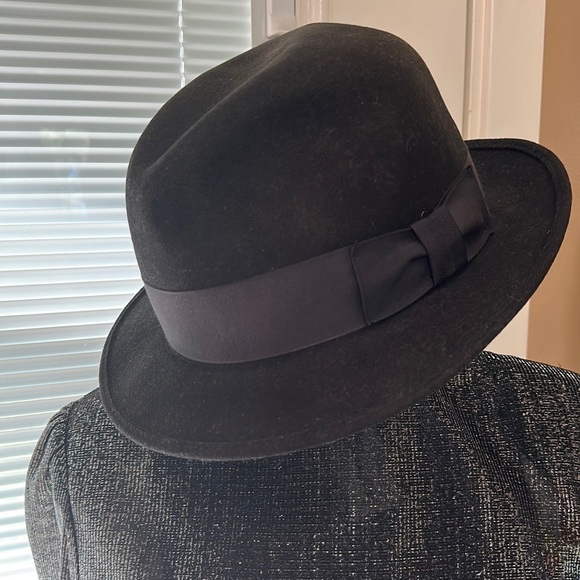 Beautiful Black Royal Felt Hat - Picture 2 of 11